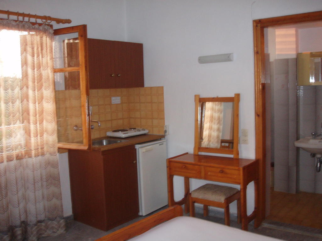 Eleni Studios & Apartments Митимна Экстерьер фото