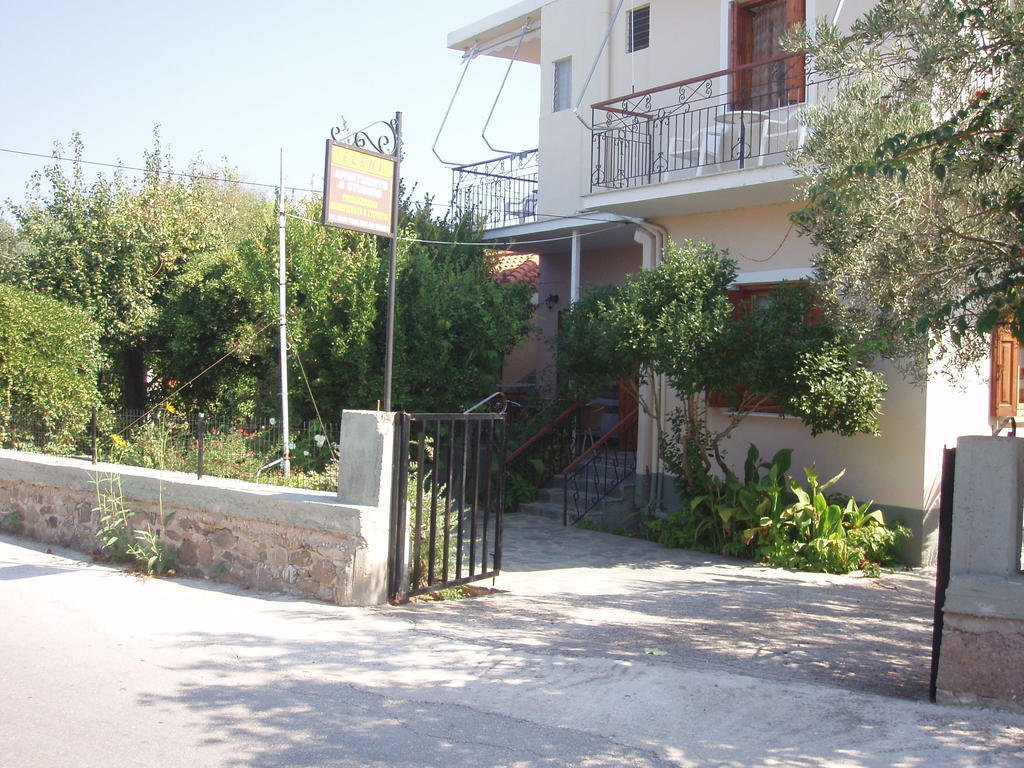 Eleni Studios & Apartments Митимна Номер фото