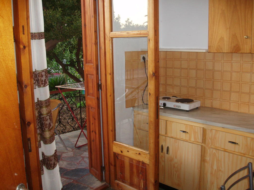 Eleni Studios & Apartments Митимна Номер фото